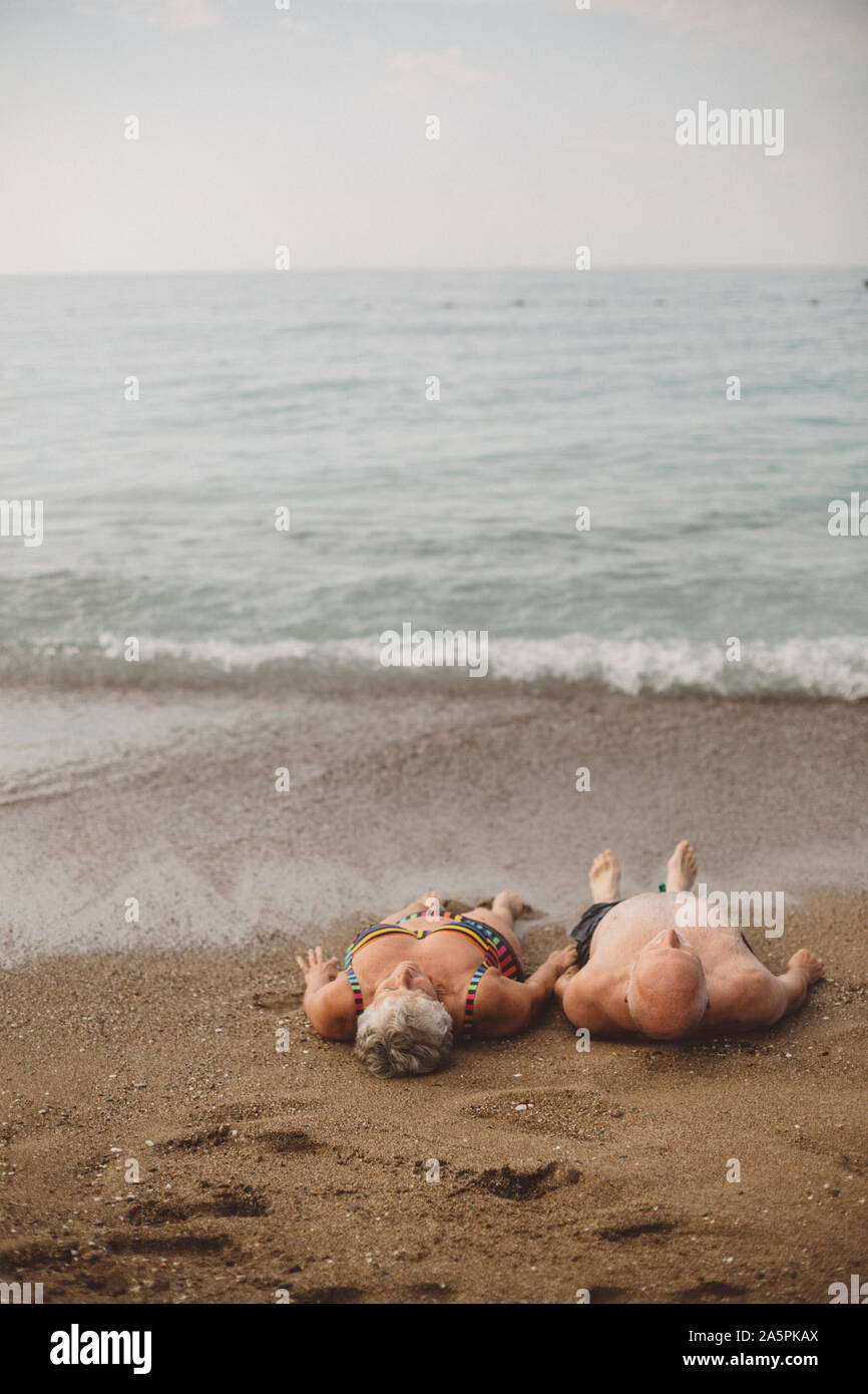 Senior couple at beach Banque D'Images