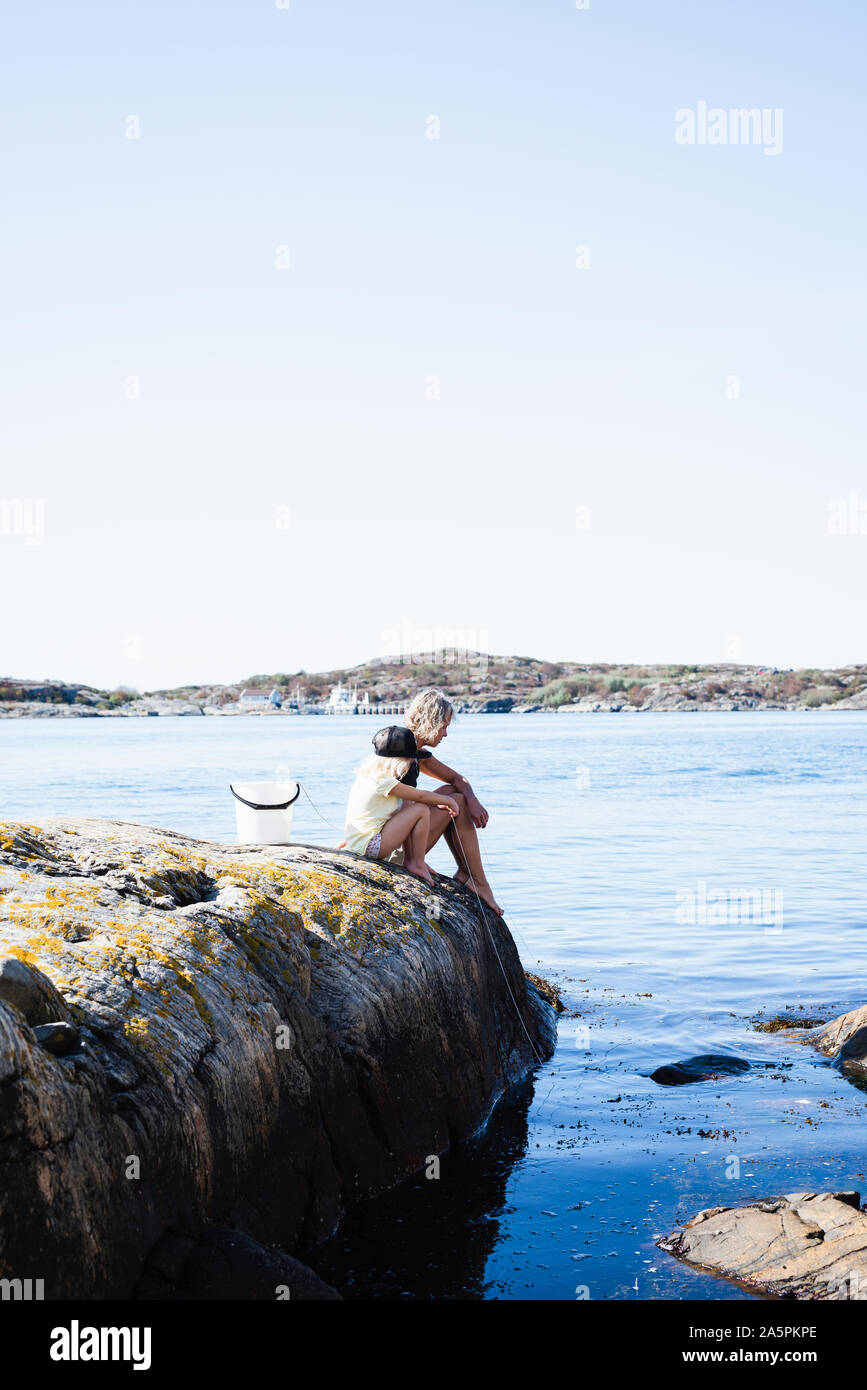Pêche à la mère et fille Banque D'Images