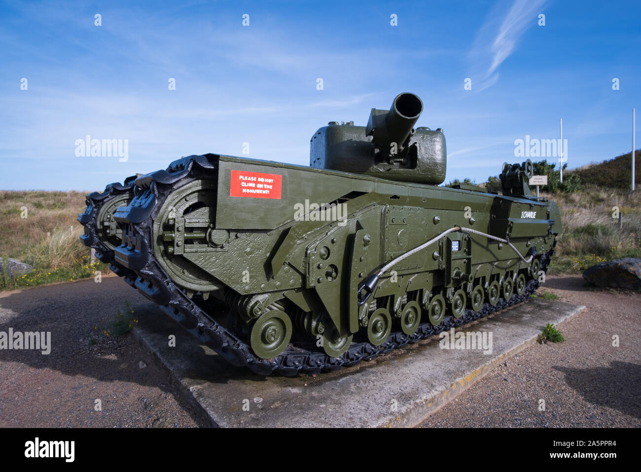 La Churchill AVRE réservoir 1 Charlie sur la plage Juno, en Normandie Banque D'Images