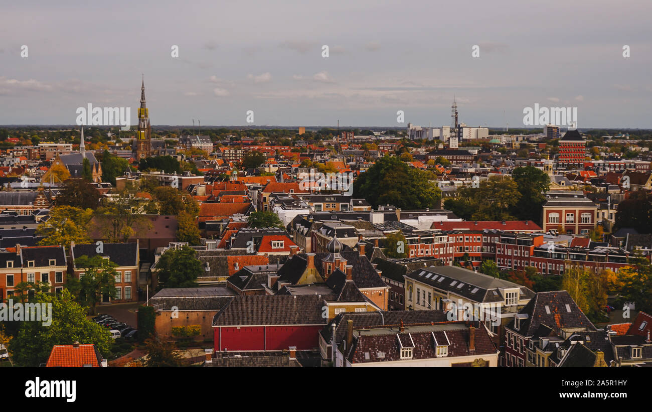 19 octobre 2019 : Leeuwarden, la capitale de la province de Frise, Pays-Bas, vue de la célèbre tour d'Oldehove Banque D'Images