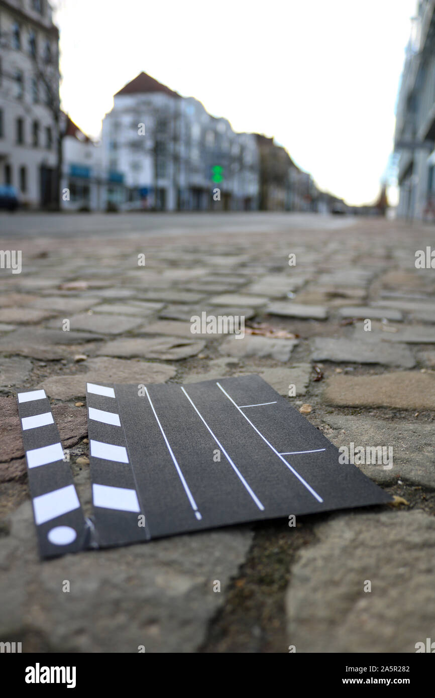 Clap pour le théâtre de rue et animation de rue se trouve dans les rues de Berlin pour le bilan des villes, Allemagne Banque D'Images