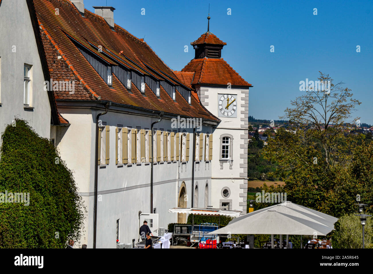 Schloss Filseck liegt hoch über den Orten Faurndau Uhingen und mit Blick in das Filstal und auf den Hohenstaufen Banque D'Images