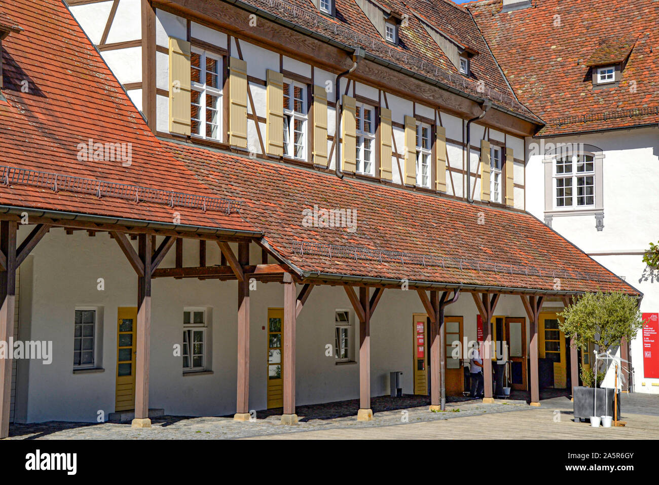 Schloss Filseck liegt hoch über den Orten Faurndau Uhingen und mit Blick in das Filstal und auf den Hohenstaufen Banque D'Images