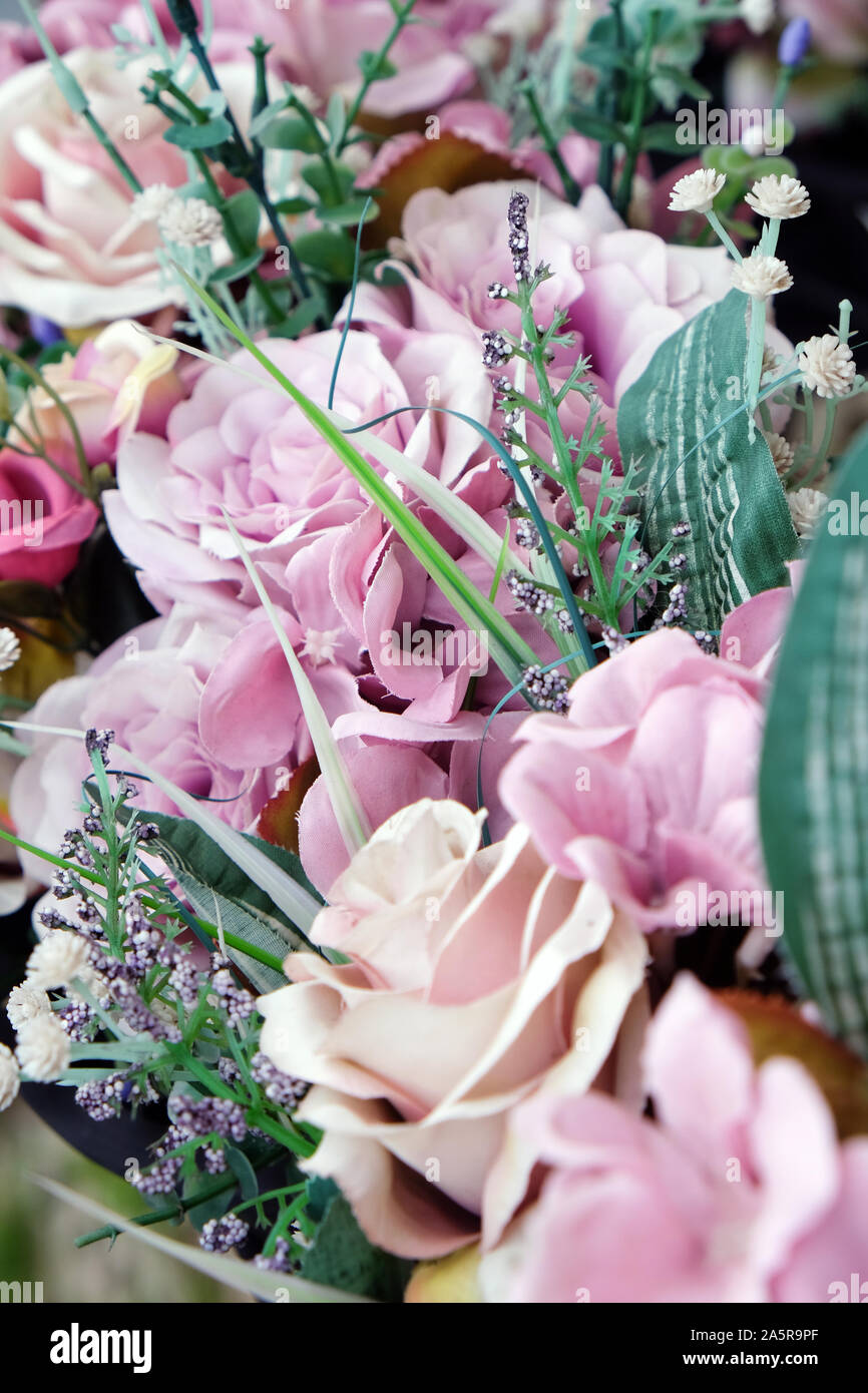 Close up of imitation fleurs multicolores Banque D'Images