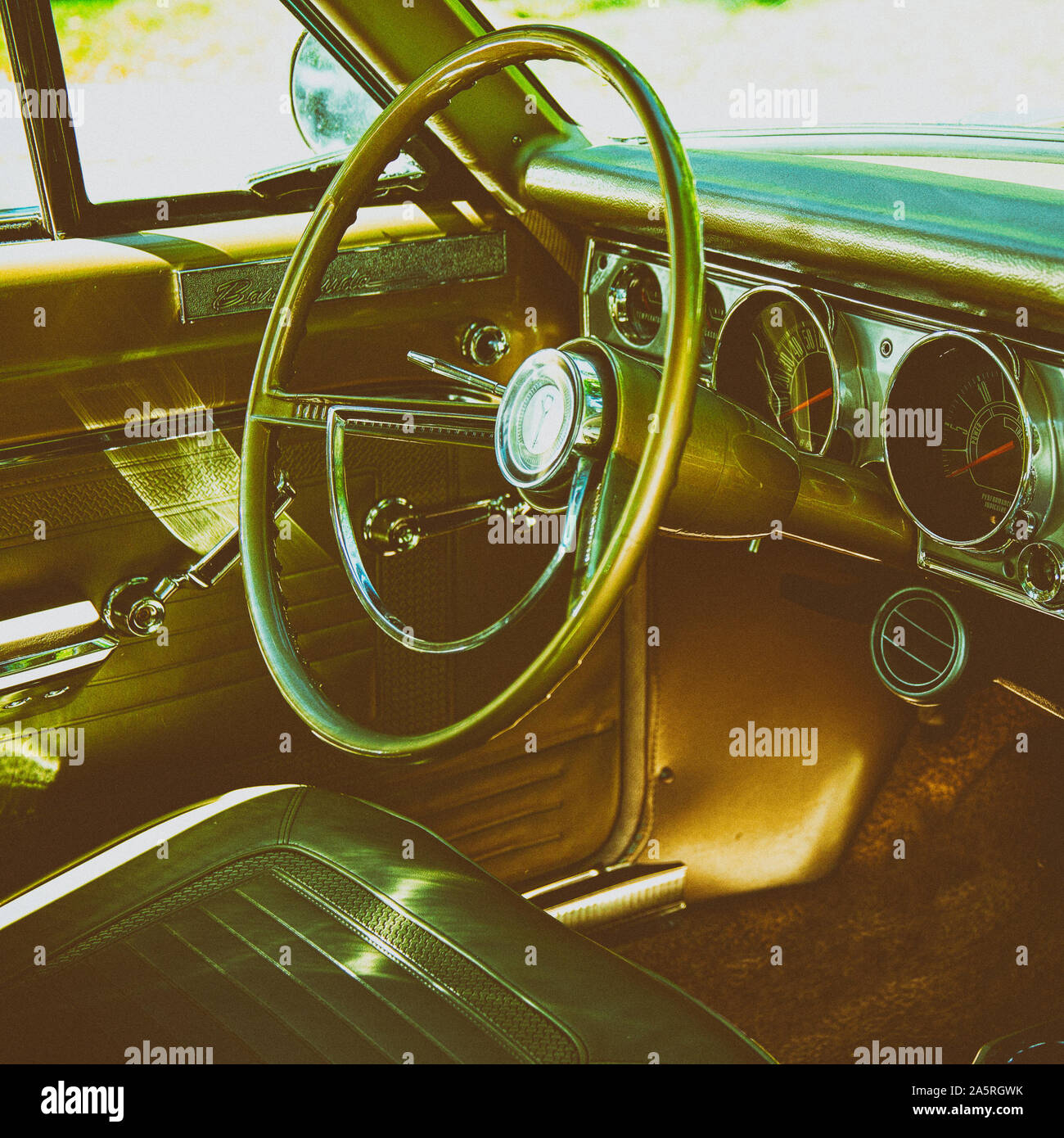 1966 Plymouth Barracuda et volant à l'intérieur dash en look rétro. Banque D'Images