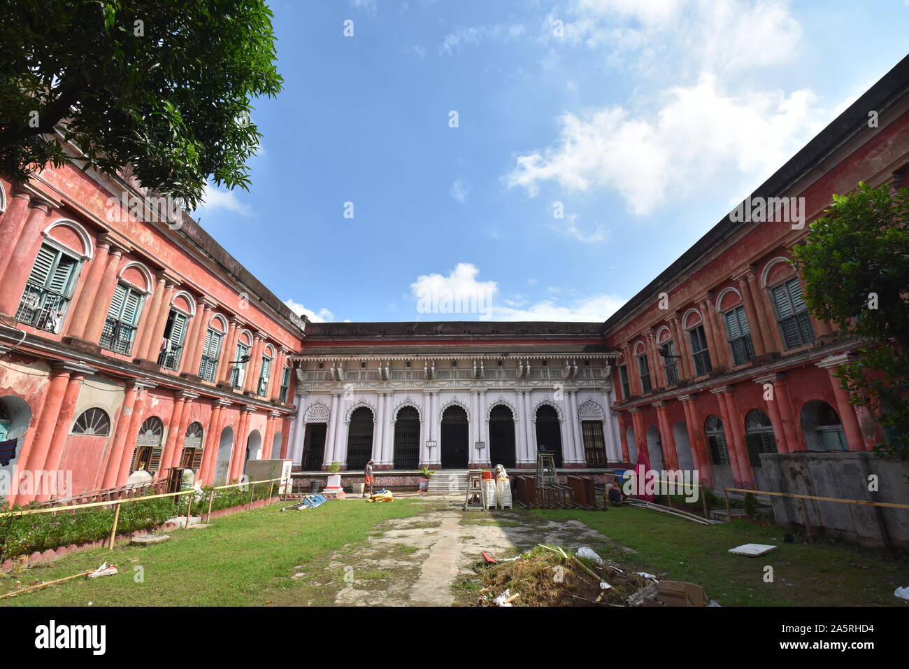 Cour intérieure de l'Shobhabazar Palais Royal (Gopinath Bari). 36 Nabakrishna Raja Street. Kolkata, Bengale occidental, Inde. Banque D'Images