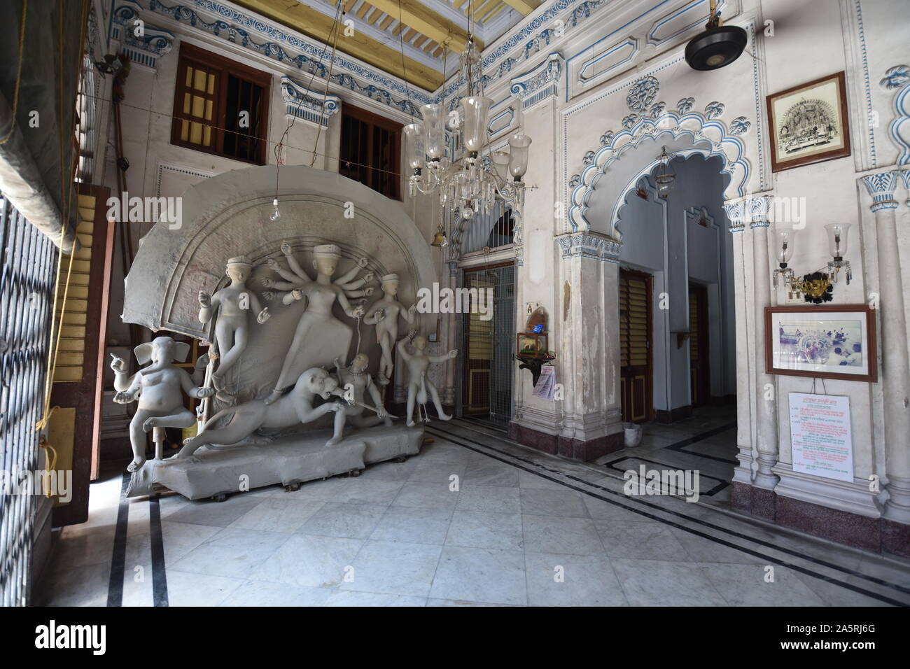 Fait d'argile semi-finis de l'Shobhabazar Durga Palais Royal (Gopinath Bari). 36 Nabakrishna Raja Street. Kolkata, Bengale occidental, Inde. Banque D'Images