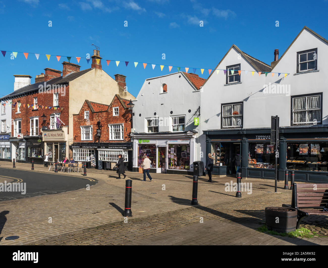 La Place du marché et la plus ancienne pharmacie en Angleterre en Angleterre Nord Yorkshire Knaresborough Banque D'Images