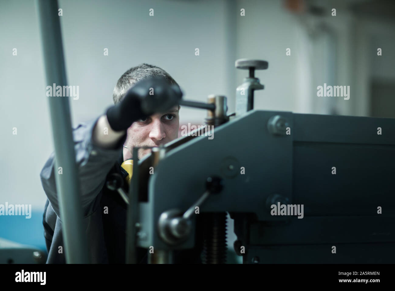 Ingénieur dans une mouture de l'atelier Banque D'Images