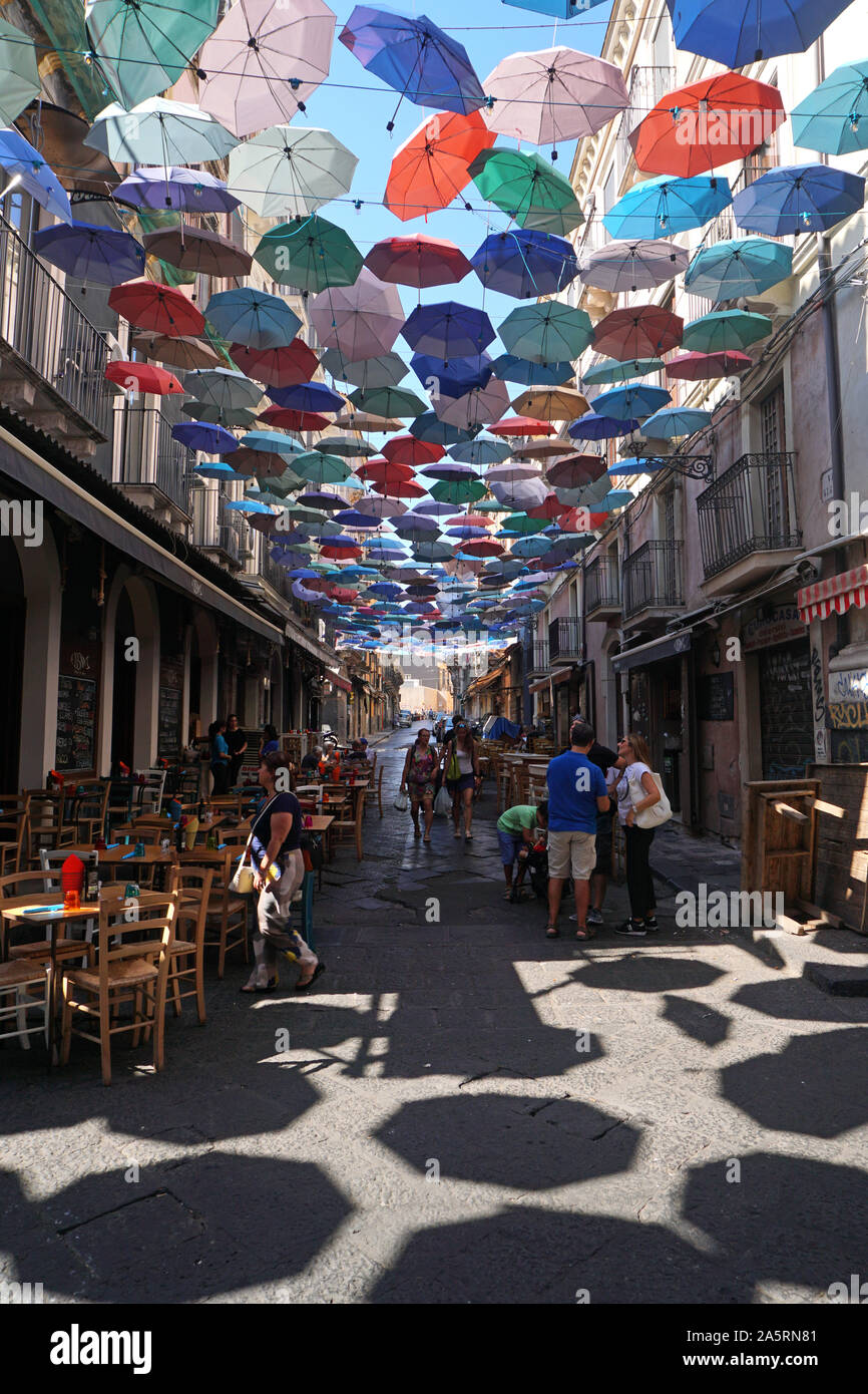 Gli ombrelli colorati Banque de photographies et d'images à haute  résolution - Alamy
