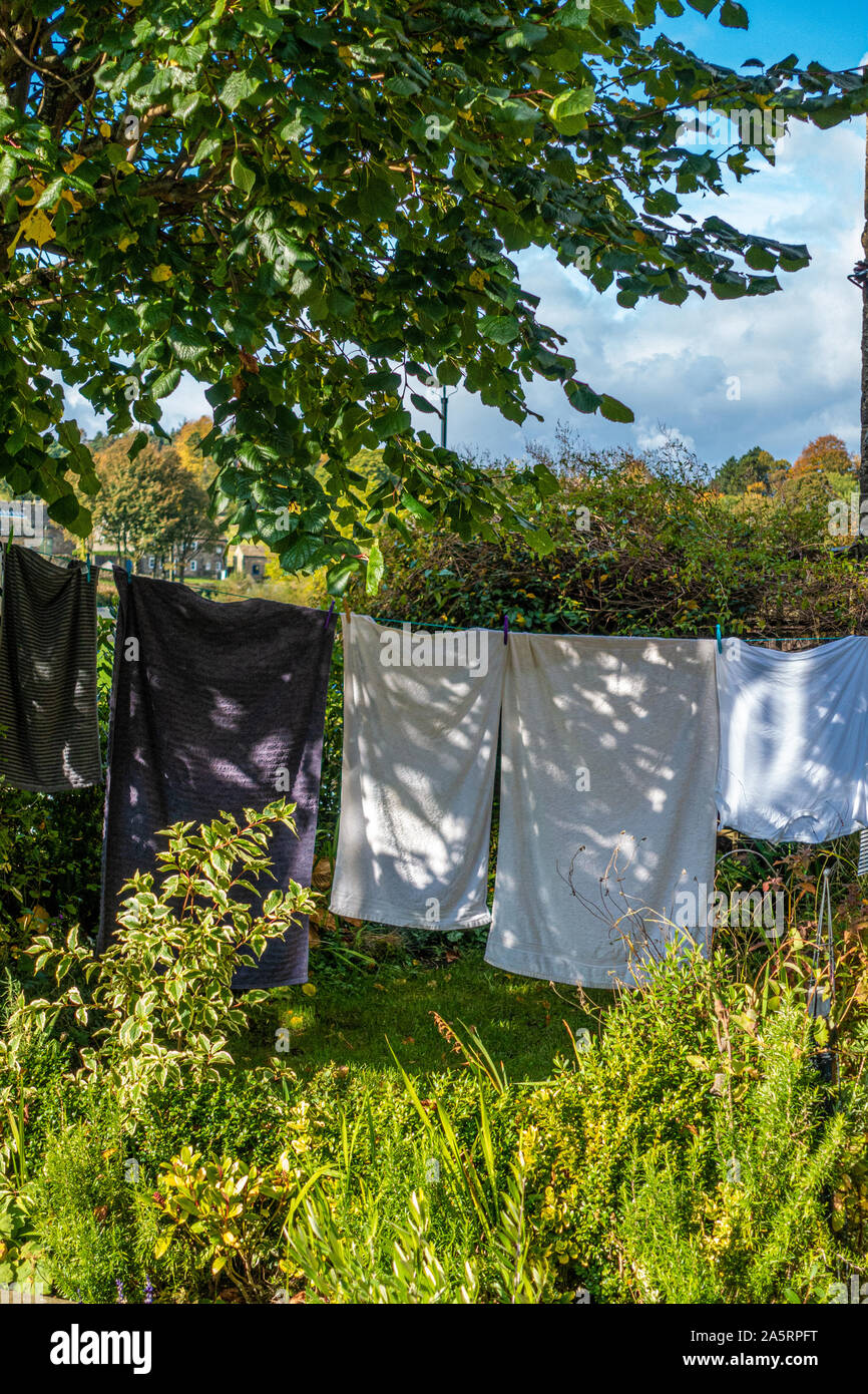 Un lave-linge sur le line Banque D'Images