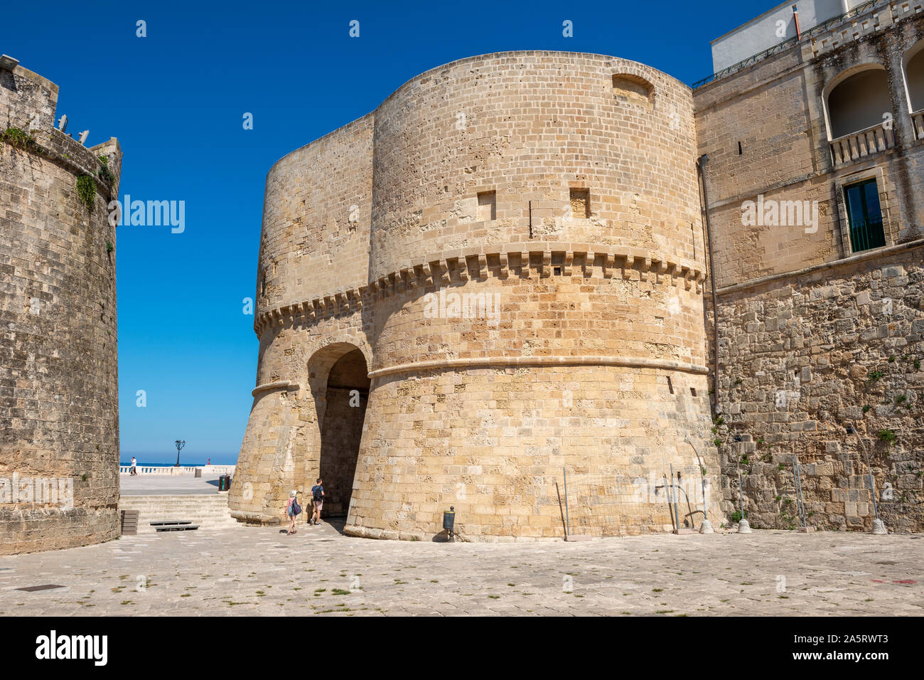 Entrée de la vieille ville à Alfonsina Gate dans Otranto, Pouilles (Puglia) dans le sud de l'Italie Banque D'Images