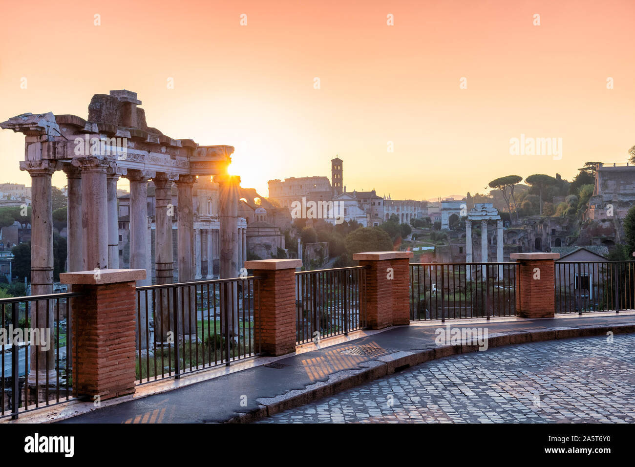 Forum romain au lever du soleil à Rome, Italie Banque D'Images