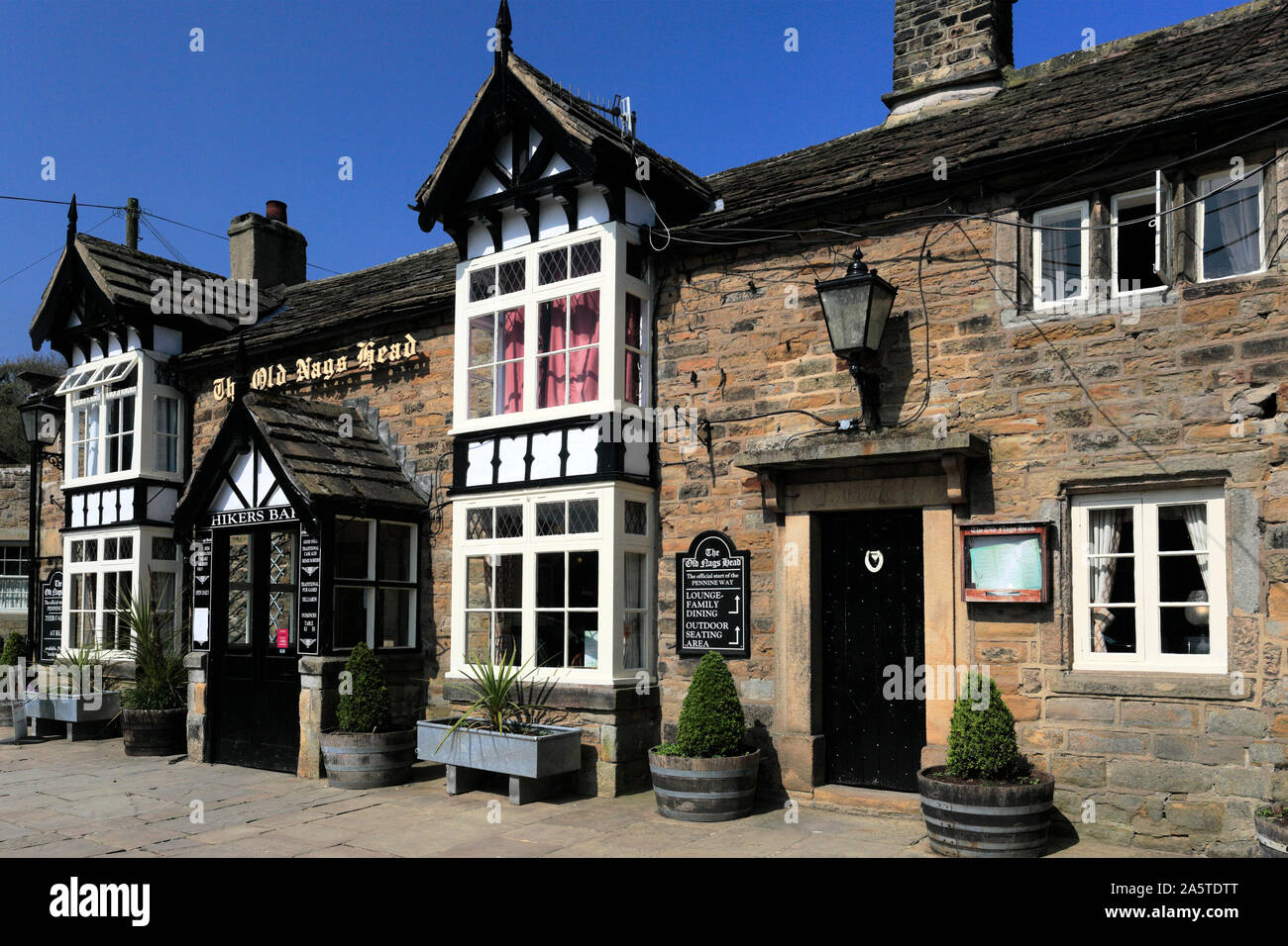 L'ancien Nags Head Pub, Edale Village, parc national de Peak District, Derbyshire, Angleterre, Royaume-Uni, le début de la sentier Pennine Way. Banque D'Images