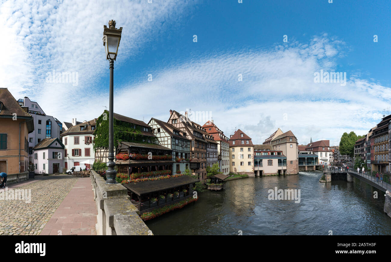 Strasbourg, Bas-Rhin / France - 10 août 2019 : vieille ville historique et du quartier de La Petite France à Strasbourg Banque D'Images