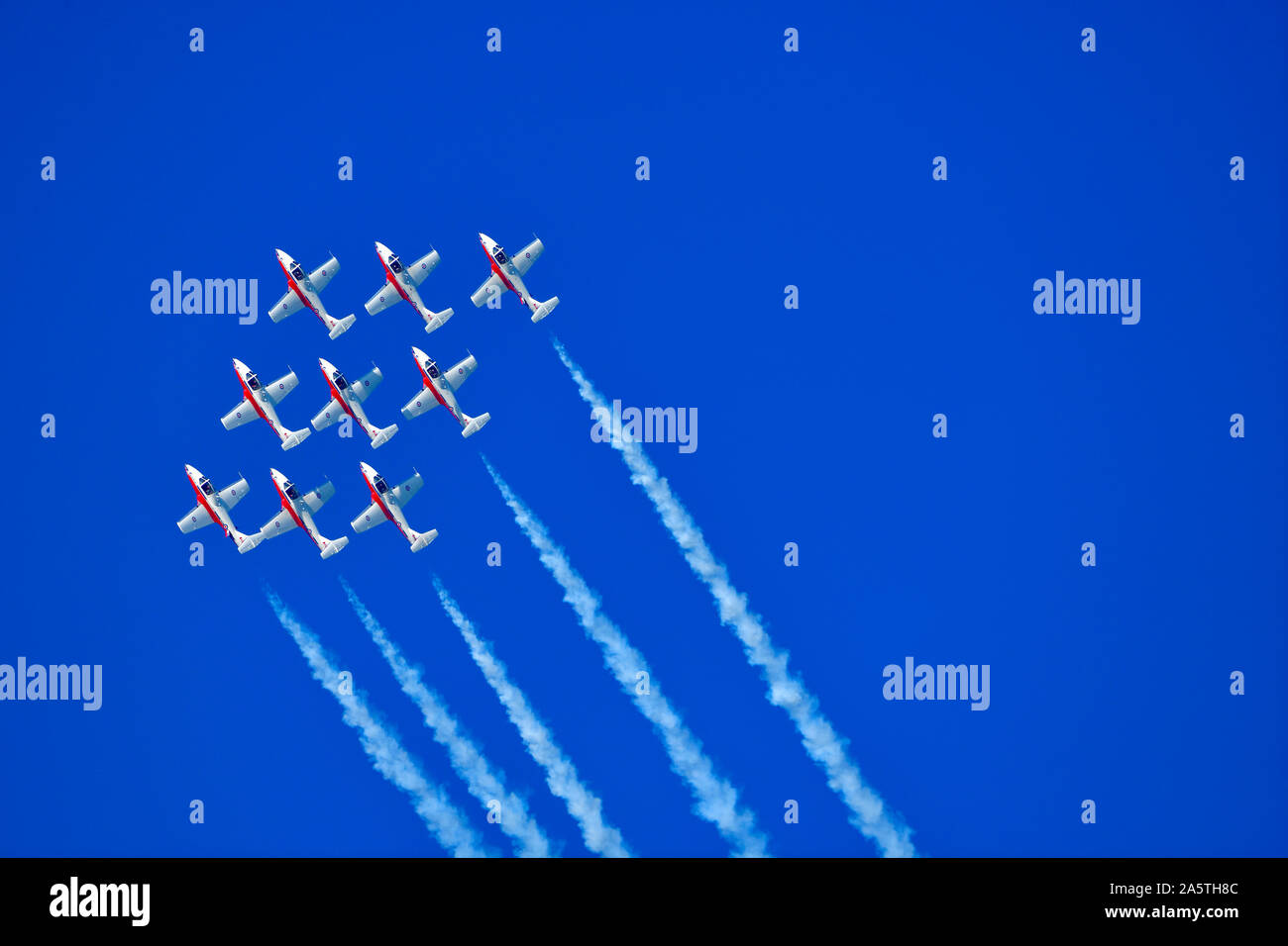 Les Forces canadiennes Le 431e Escadron de démonstration aérienne Vol en formation dans le cadre d'un salon en 2019 sur le port de Nanaimo sur l'île de Vancouver British Col Banque D'Images