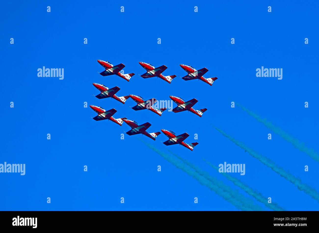 L'escadron de démonstration aérienne 431 des Forces canadiennes se présente en formation lors d'un spectacle aérien en 2019 au-dessus du port de Nanaimo, sur l'île de Vancouver Canada Banque D'Images