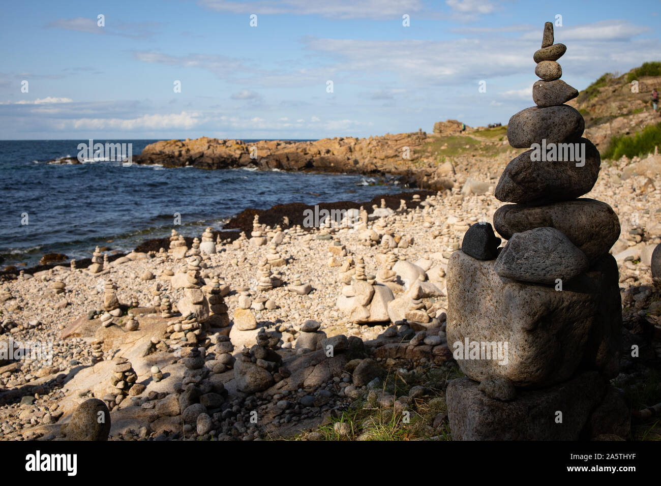 Steintürmchenstrand, côte de Mer, côte rocheuse unique sur l'île de Bornholm Banque D'Images