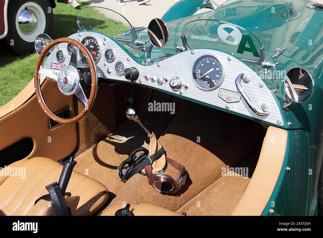 Dans cette série de cinq images est ce bel exemple d'Allard JX2 MKII Voiture de sport à deux places, vue dans le Shropshire. Banque D'Images