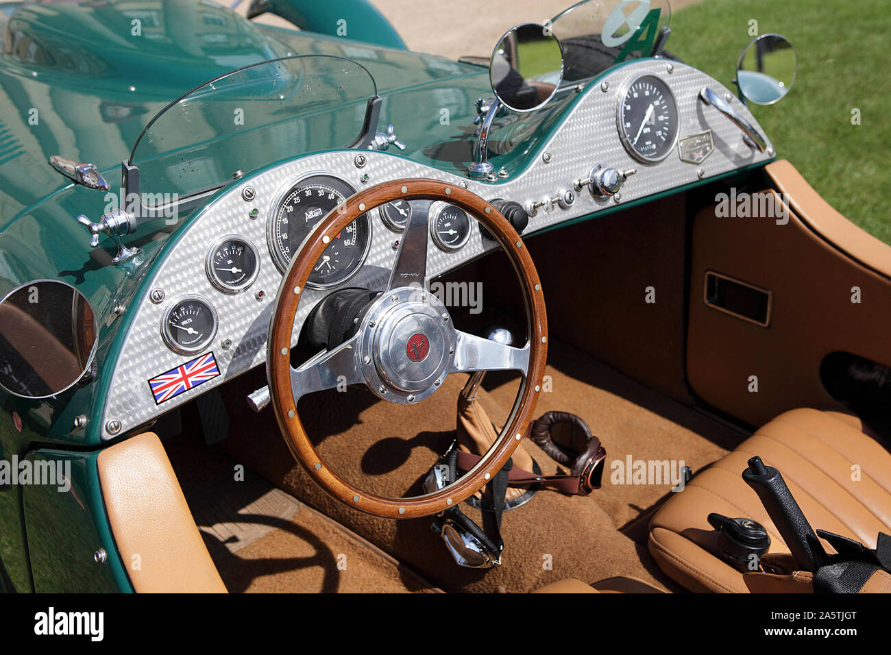 Dans cette série de cinq images est ce bel exemple d'Allard JX2 MKII Voiture de sport à deux places, vue dans le Shropshire. Banque D'Images
