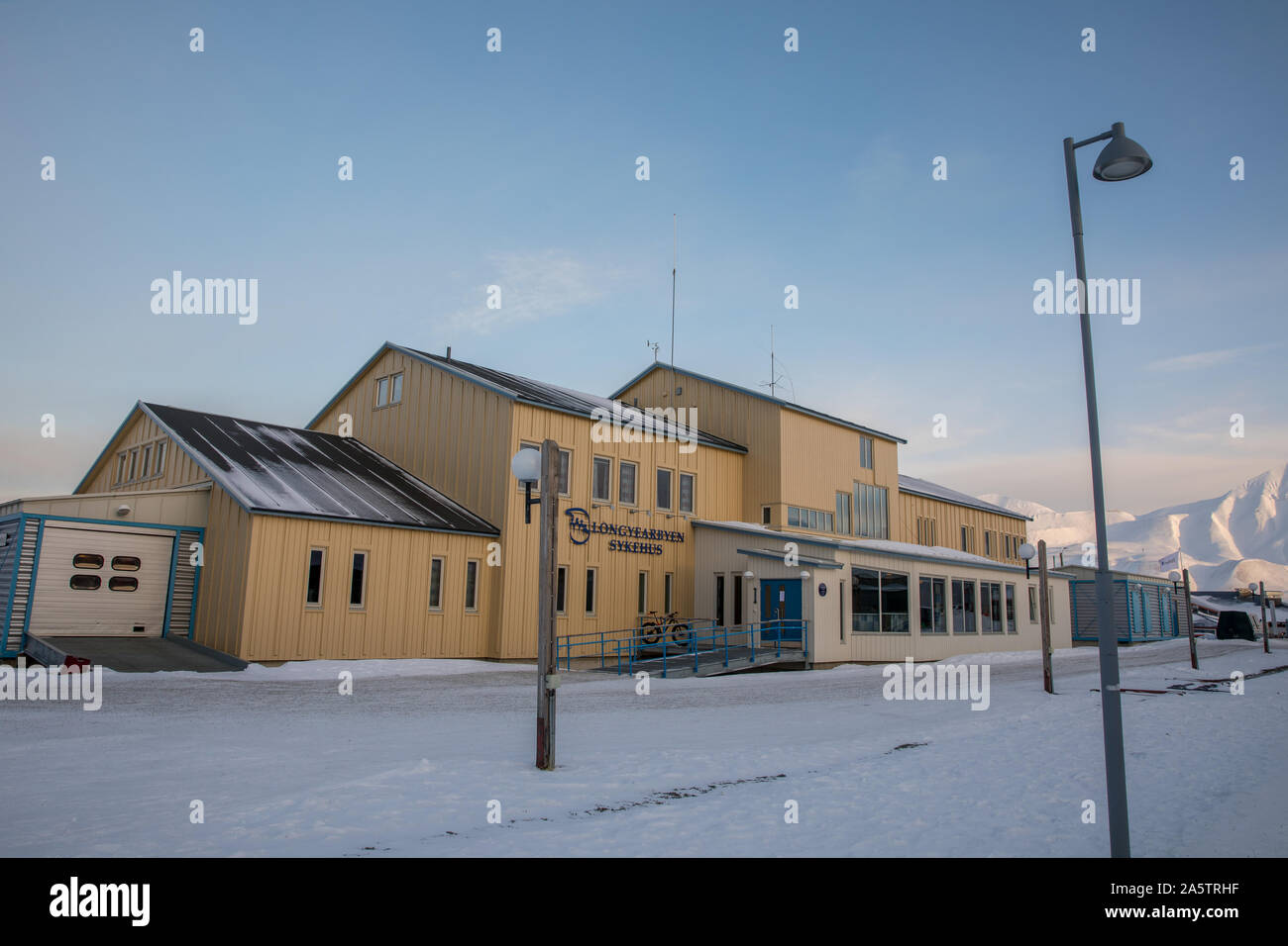 Longyearbyen, Svalbard en Norvège - Mars 2019 : Longyearbyen hôpital, l'hôpital. Banque D'Images