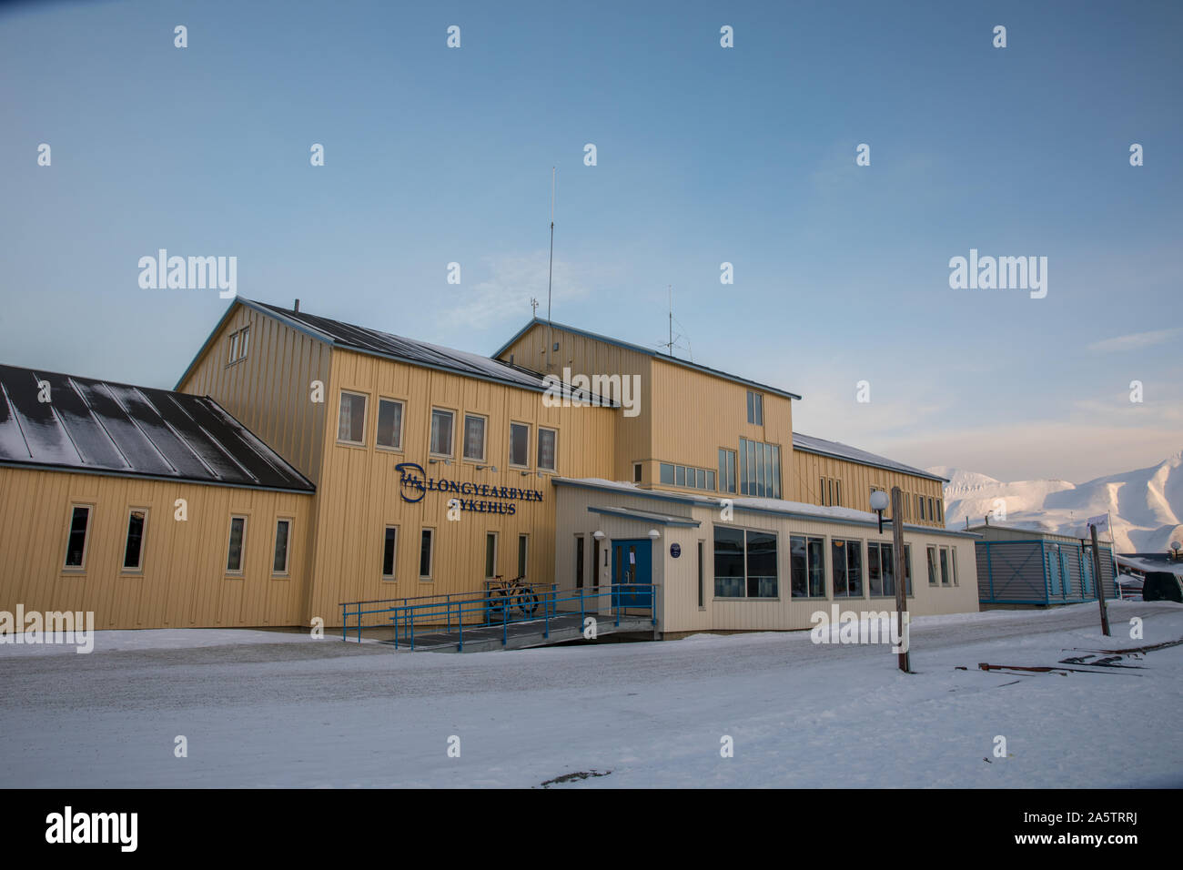 Longyearbyen, Svalbard en Norvège - Mars 2019 : Longyearbyen hôpital, l'hôpital. Banque D'Images