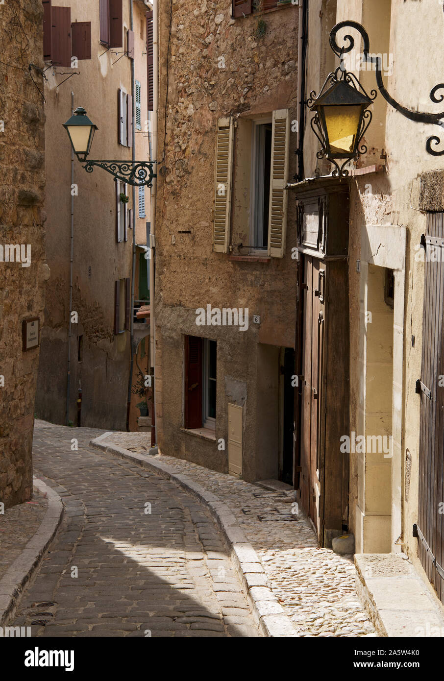 Rue pavées étroites Seillans Var Provence France Banque D'Images
