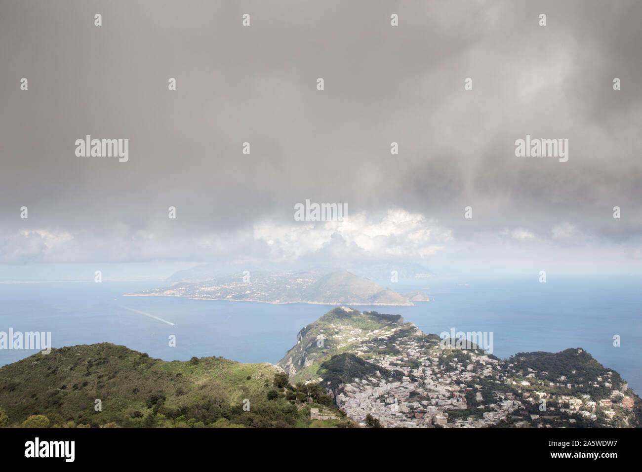 Seascape image sur une montagne de Monte Solaro sur l'île de Capri, le point le plus élevé sur l'île Banque D'Images