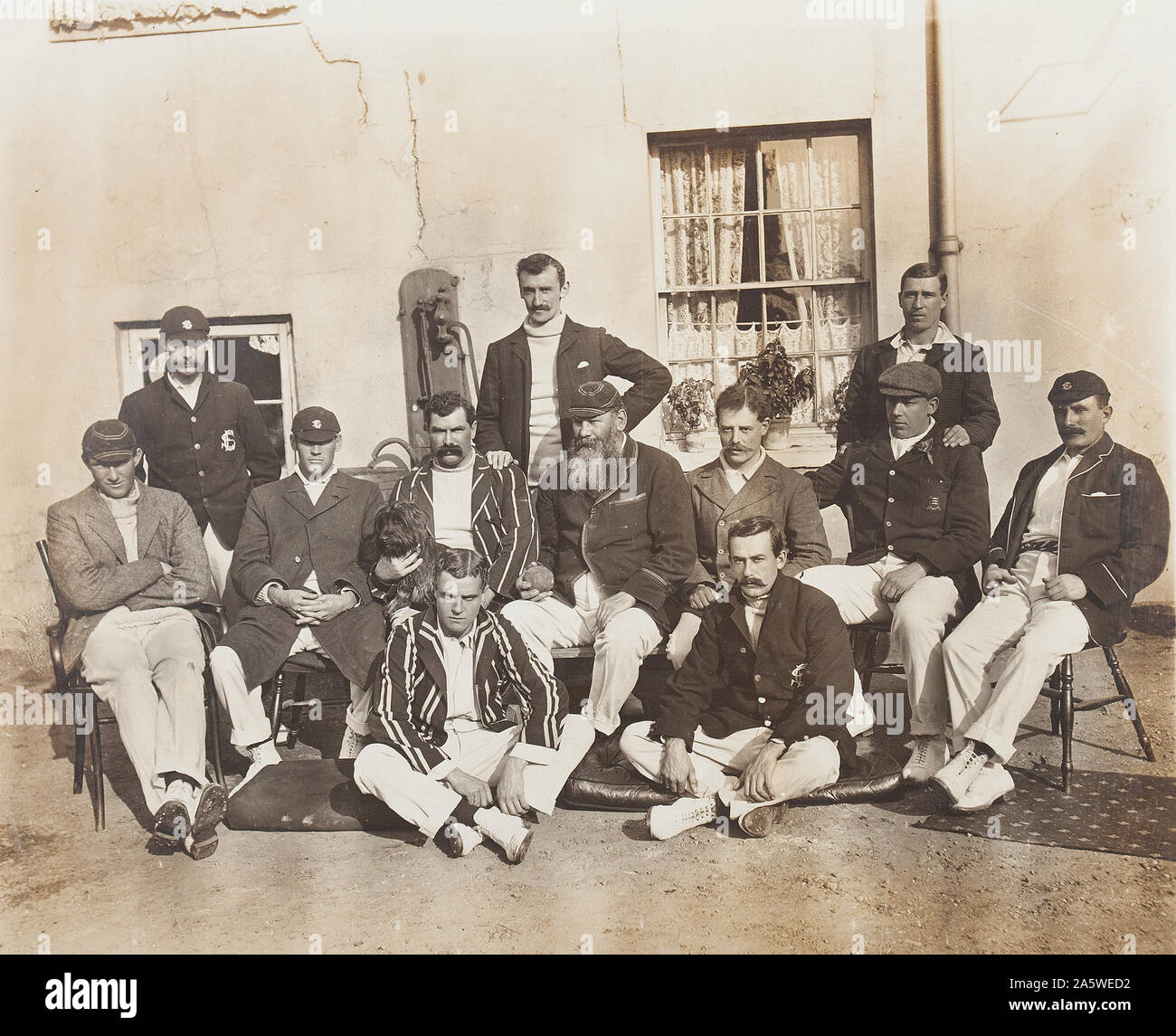 Dr WG Grace (William Gilbert Grace) cricket vintage photo de l'équipe d'Strutt-Cavell avant un match de bienfaisance. 1905 Banque D'Images