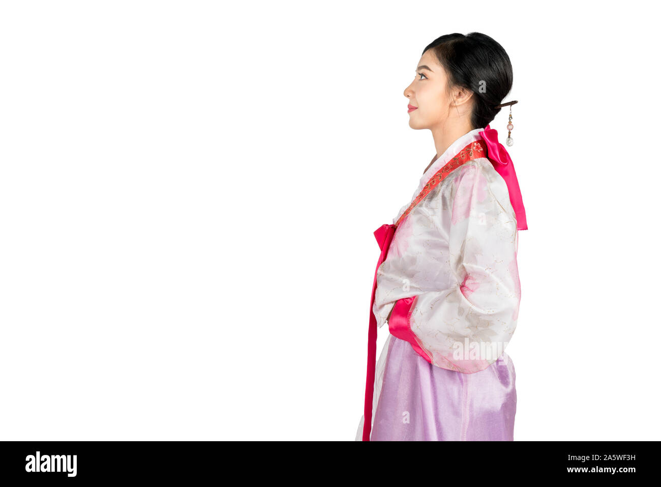 Portrait de jeune femme coréenne attrayant avec, le hanbok robe traditionnelle coréenne smiling with white background with clipping path confiant Banque D'Images