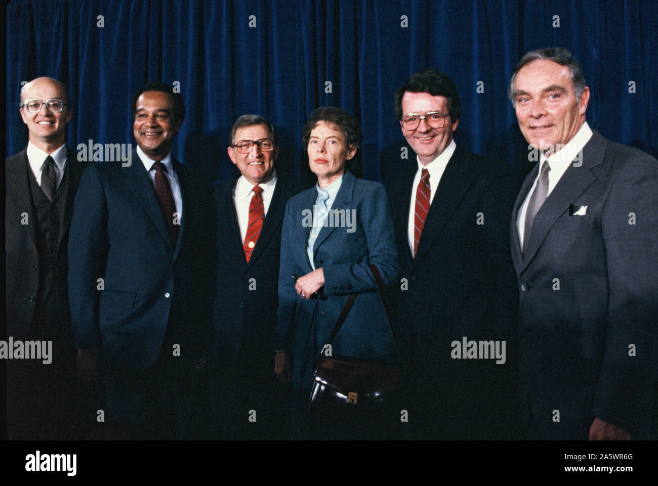 Le premier cabinet Reagan : de gauche à droite James G. Watt,Samuel R. Pierce,James Edwards, Jeane Kirkpatrick,Ray Donovan, Al Haig Photo par Dennis Brack bb71 Banque D'Images