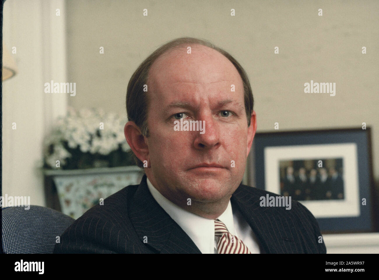 Michael Deaver dans son bureau à la Maison blanche en mai 1982 Photo par Dennis Brack bb71 Banque D'Images