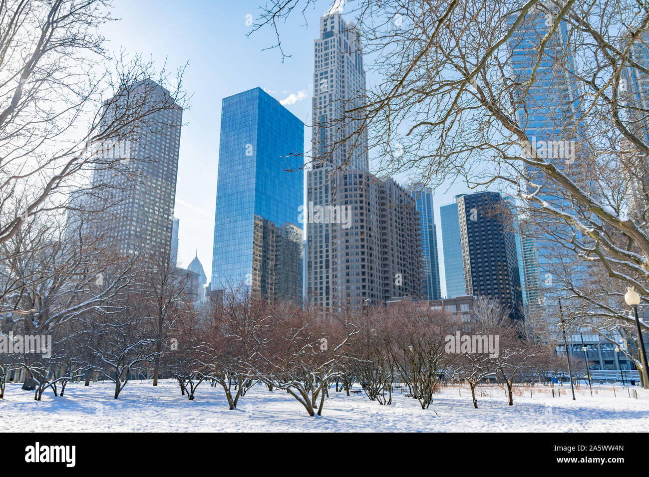 Scène de parc d'hiver avec neige à Chicago au parc commémoratif Jane Addams Banque D'Images