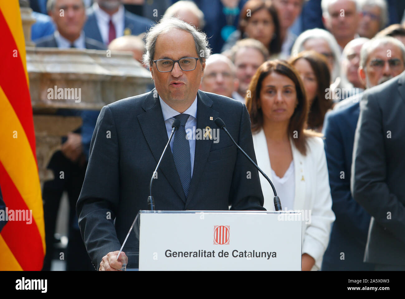 Le président catalan Quim Torra gestes lors d'un discours à Generalitat à Barcelone Banque D'Images