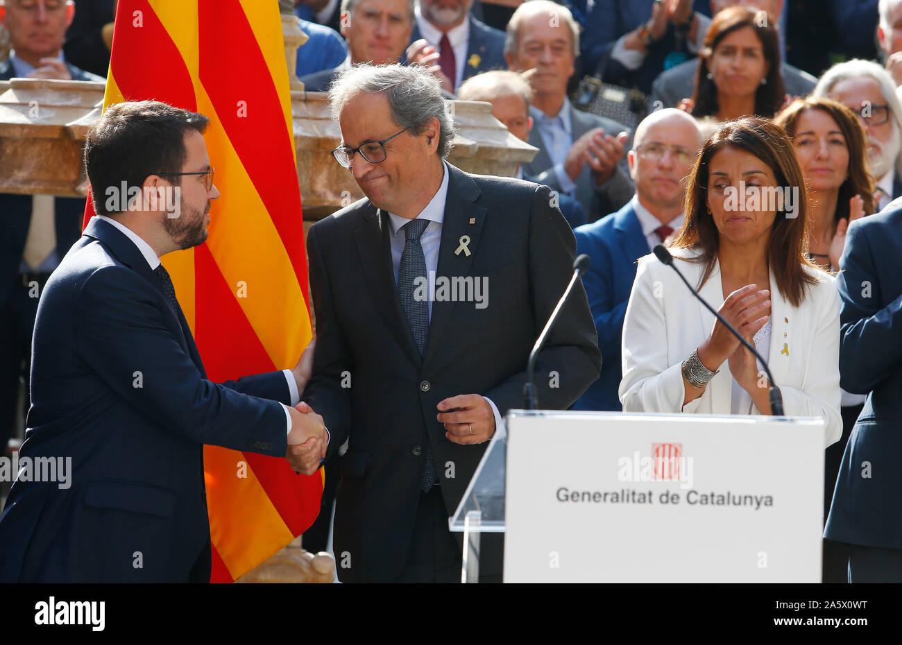 Le président catalan Quim Torra gestes lors d'un discours à Generalitat à Barcelone Banque D'Images
