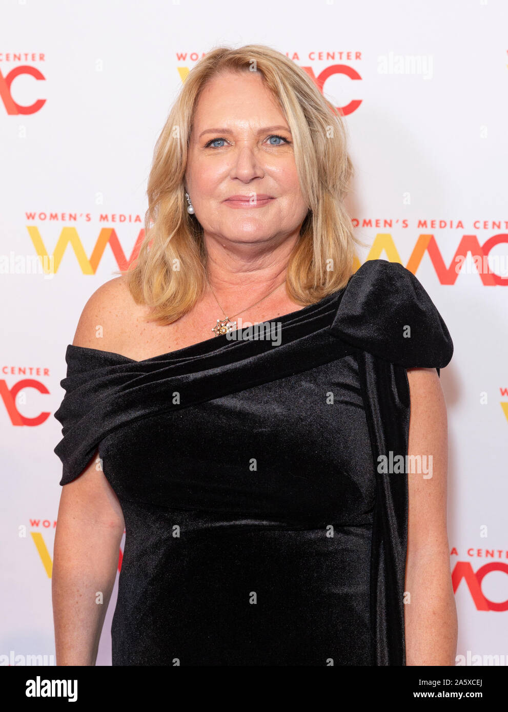 New York, NY - 22 octobre 2019 : Julie Brown assiste à la Women's Media Awards 2019 Cérémonie à l'hôtel Mandarin Oriental Banque D'Images