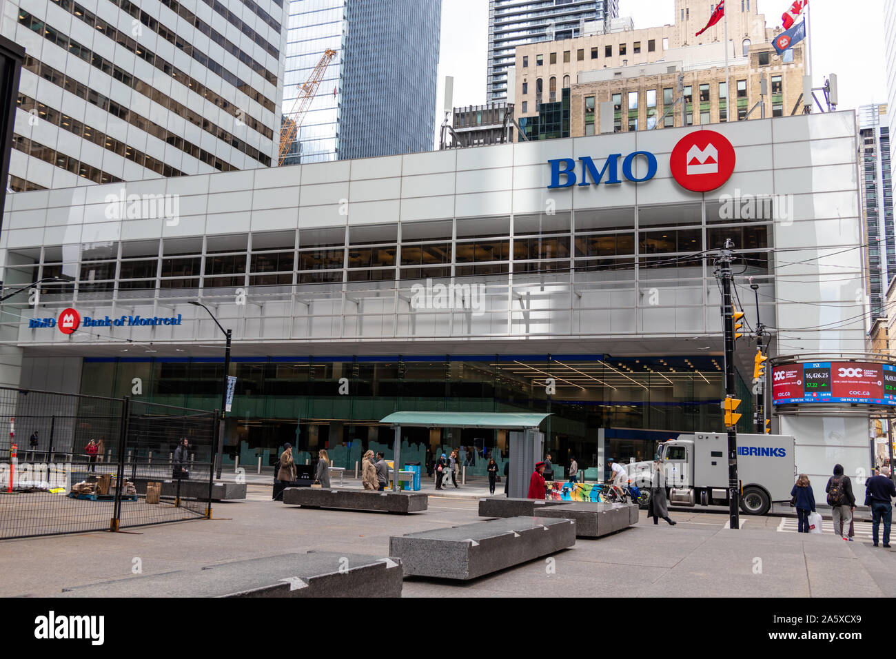Succursale principale de BMO (Banque de Montréal) au centre-ville de Toronto, à la base de First Canadian place. Banque D'Images