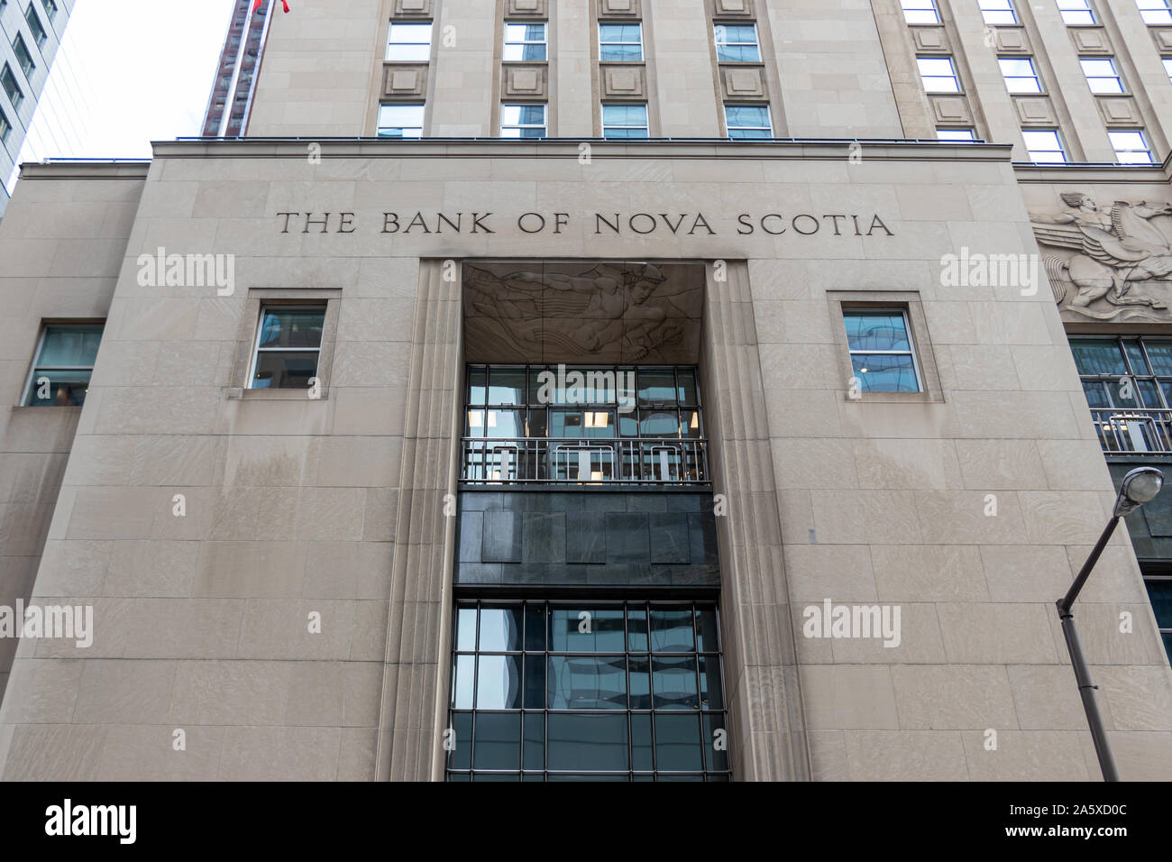 Devant le siège social de la Banque de Nouvelle-Écosse, au centre-ville de Toronto. Banque D'Images