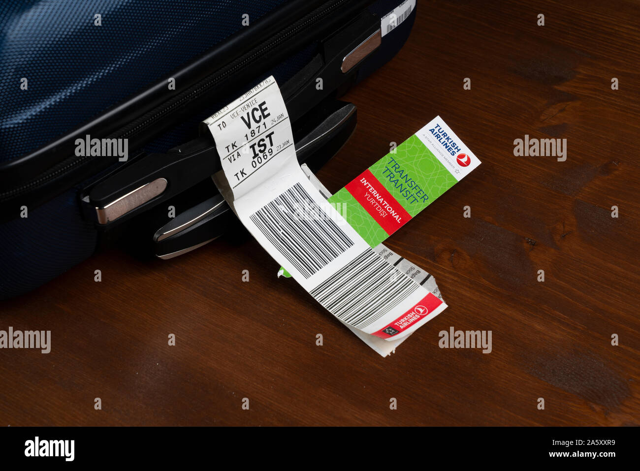Une étiquette de bagages embarqués sur un avion de la Turkish Airlines Banque D'Images