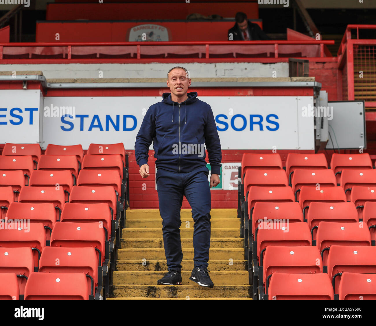 19 octobre 2019, Oakwell, Barnsley, Angleterre ; Sky Bet Championship, Barnsley v Swansea City : Steve Cooper manager de Swansea City arrive à Oakwell Crédit : Mark Cosgrove/News Images Banque D'Images