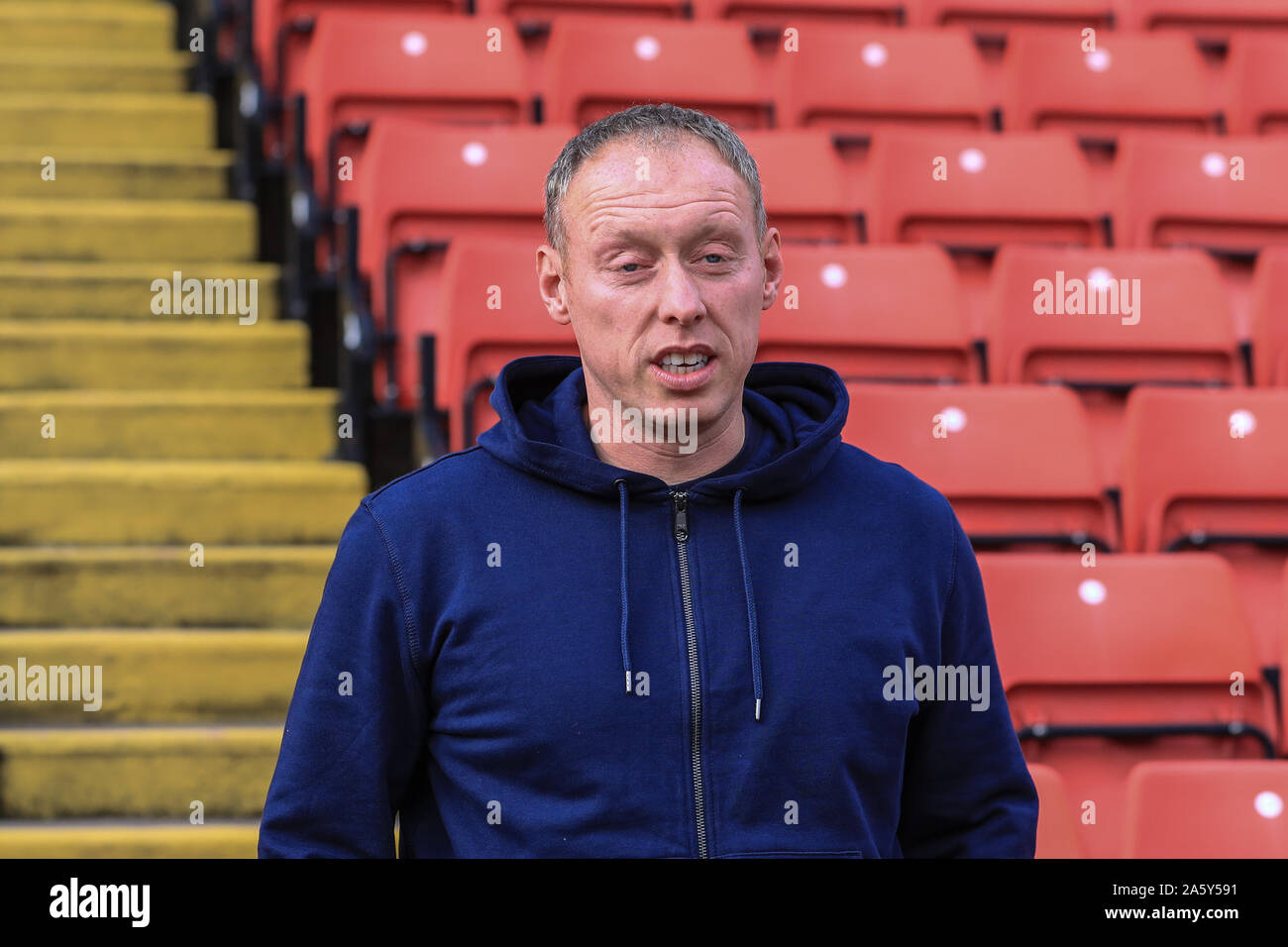 19 octobre 2019, Oakwell, Barnsley, Angleterre ; Sky Bet Championship, Barnsley v Swansea City : Steve Cooper manager de Swansea City arrive à Oakwell Crédit : Mark Cosgrove/News Images Banque D'Images