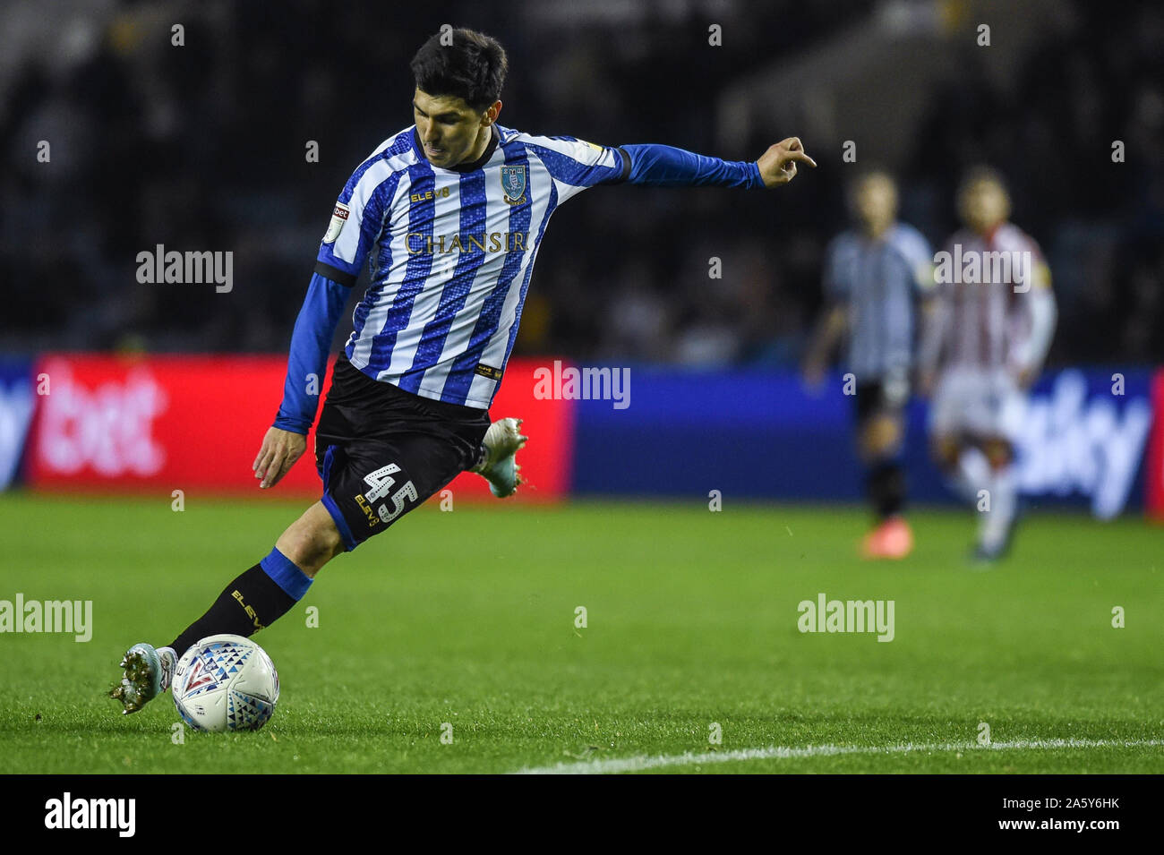 22 octobre 2019, Hillsborough, Sheffield, Angleterre ; Sky Bet Championship, Sheffield Wednesday v Stoke City : Fernando Forestieri (45) de Sheffield mercredi s'aligne un tir.Credit : Dean Williams/News Images Banque D'Images