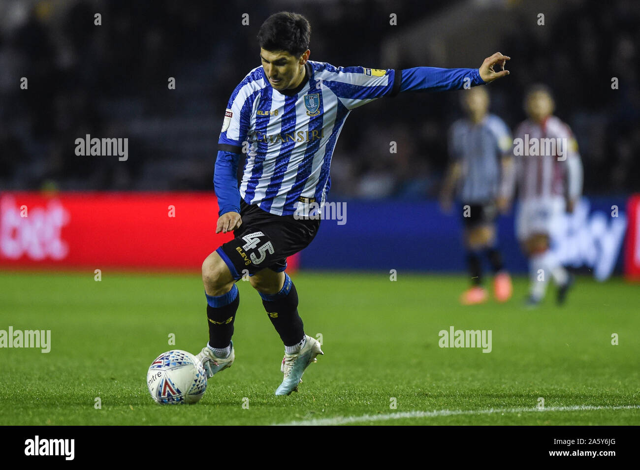 22 octobre 2019, Hillsborough, Sheffield, Angleterre ; Sky Bet Championship, Sheffield Wednesday v Stoke City : Fernando Forestieri (45) de Sheffield mercredi s'aligne un tir.Credit : Dean Williams/News Images Banque D'Images