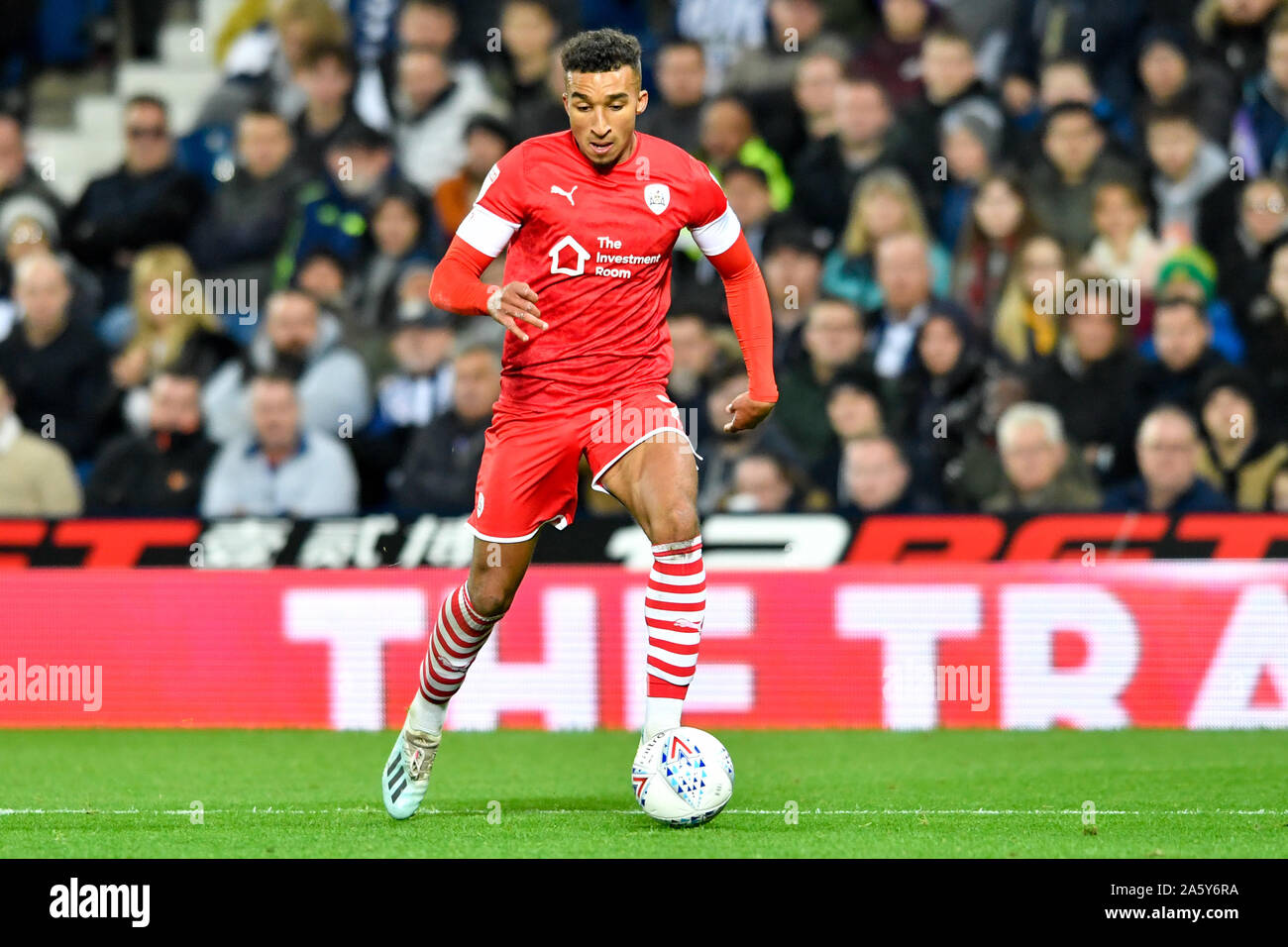 22 octobre 2019, The Hawthorns, West Bromwich, Angleterre ; Sky Bet Championnat, West Bromwich Albion v Barnsley : Jacob Brown (7) de Barnsley court en avant avec le ballon Crédit : Simon Whitehead/News Images Banque D'Images