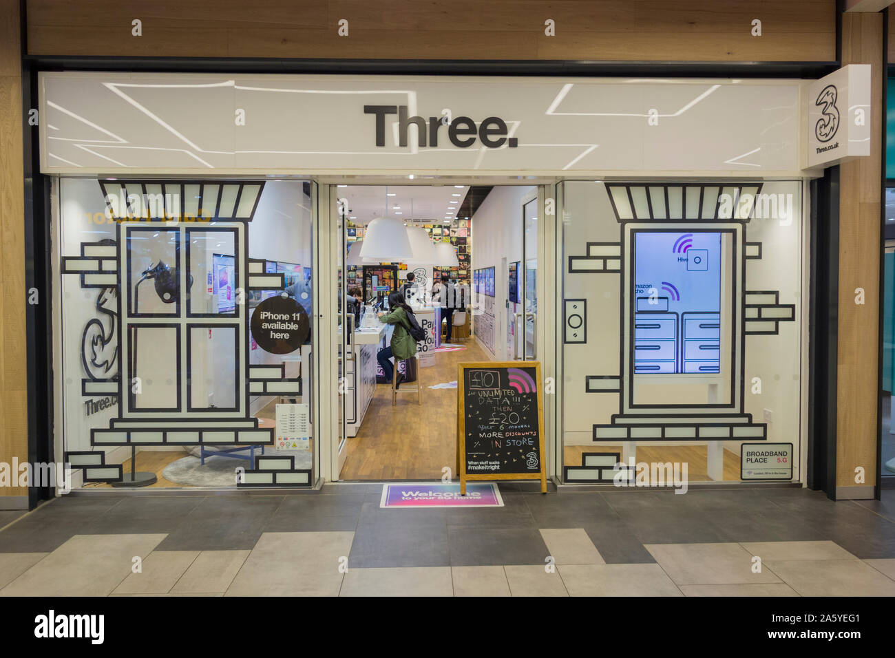 Entrée de 3 boutique de téléphonie mobile, Hammersmith, London, UK Banque D'Images