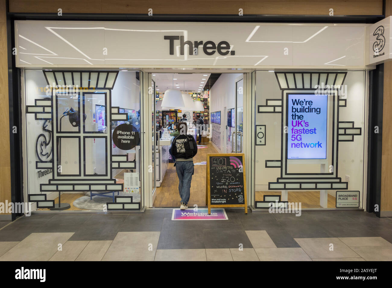 Entrée à la boutique Three Mobile Phone Shop, Hammersmith, Londres, Royaume-Uni Banque D'Images