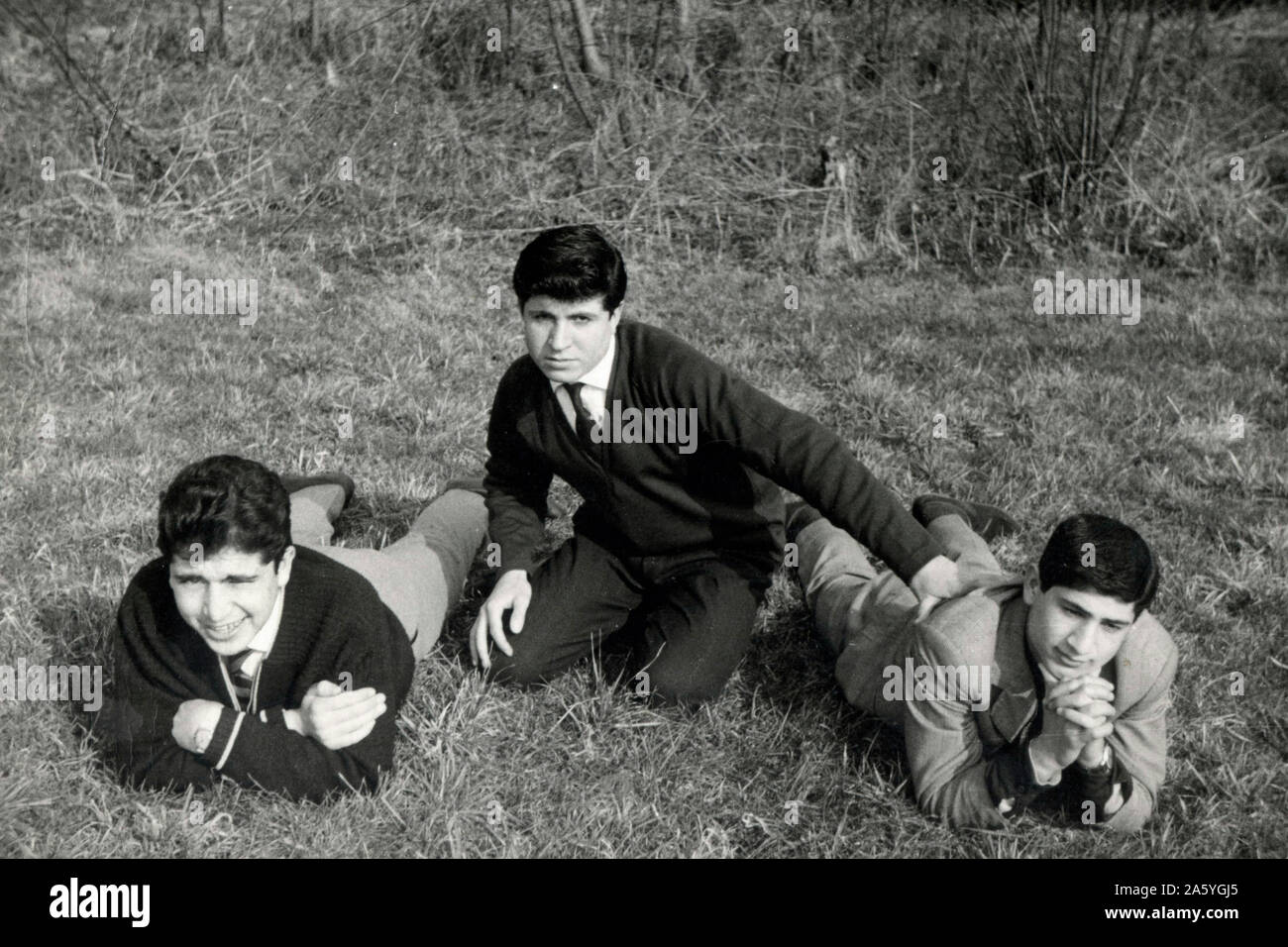 L'Italie, les jeunes migrants de la Sicile à l'Italie du nord, 1960 Banque D'Images