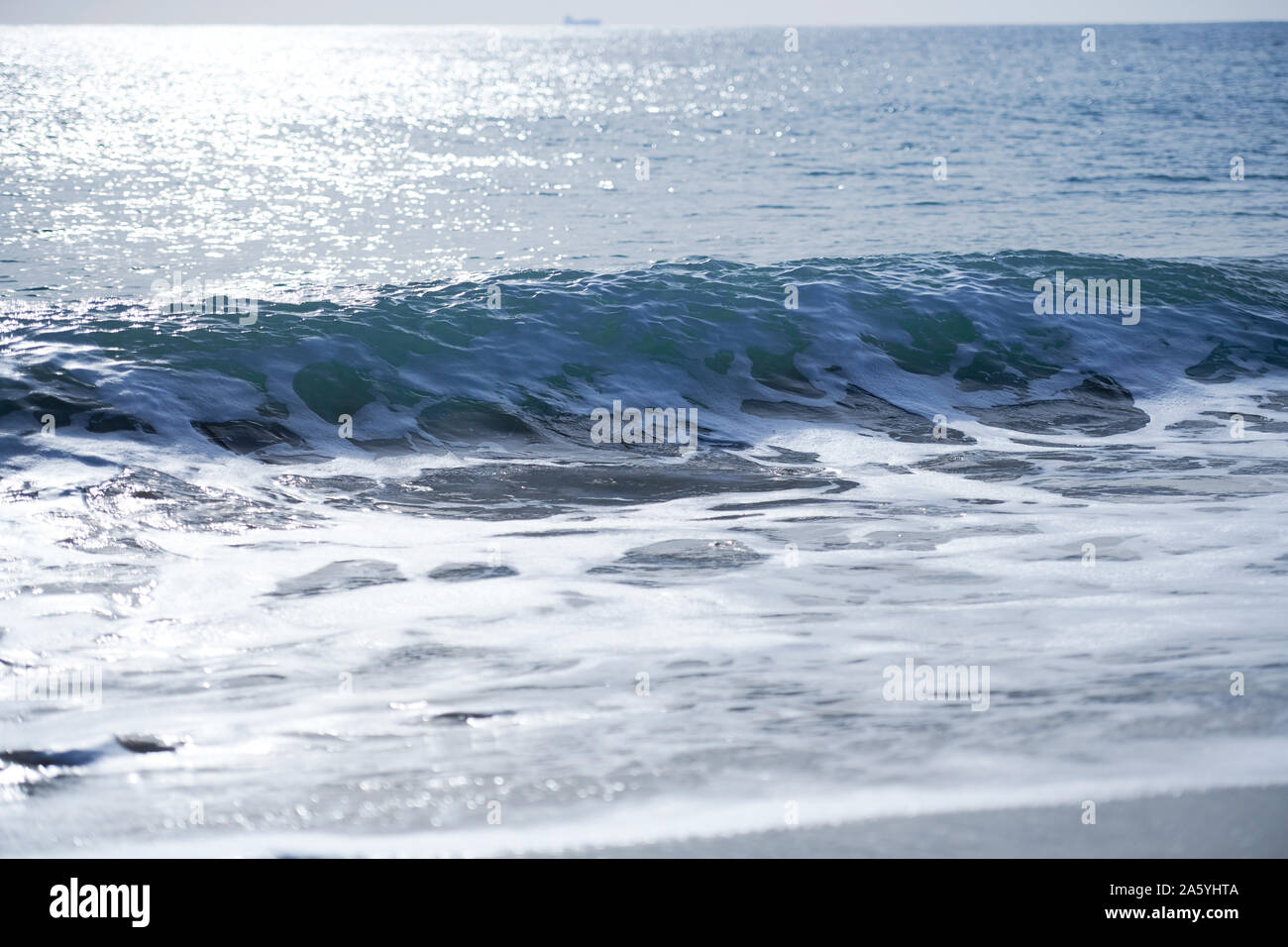 Éclaboussures des vagues sauvages Banque D'Images