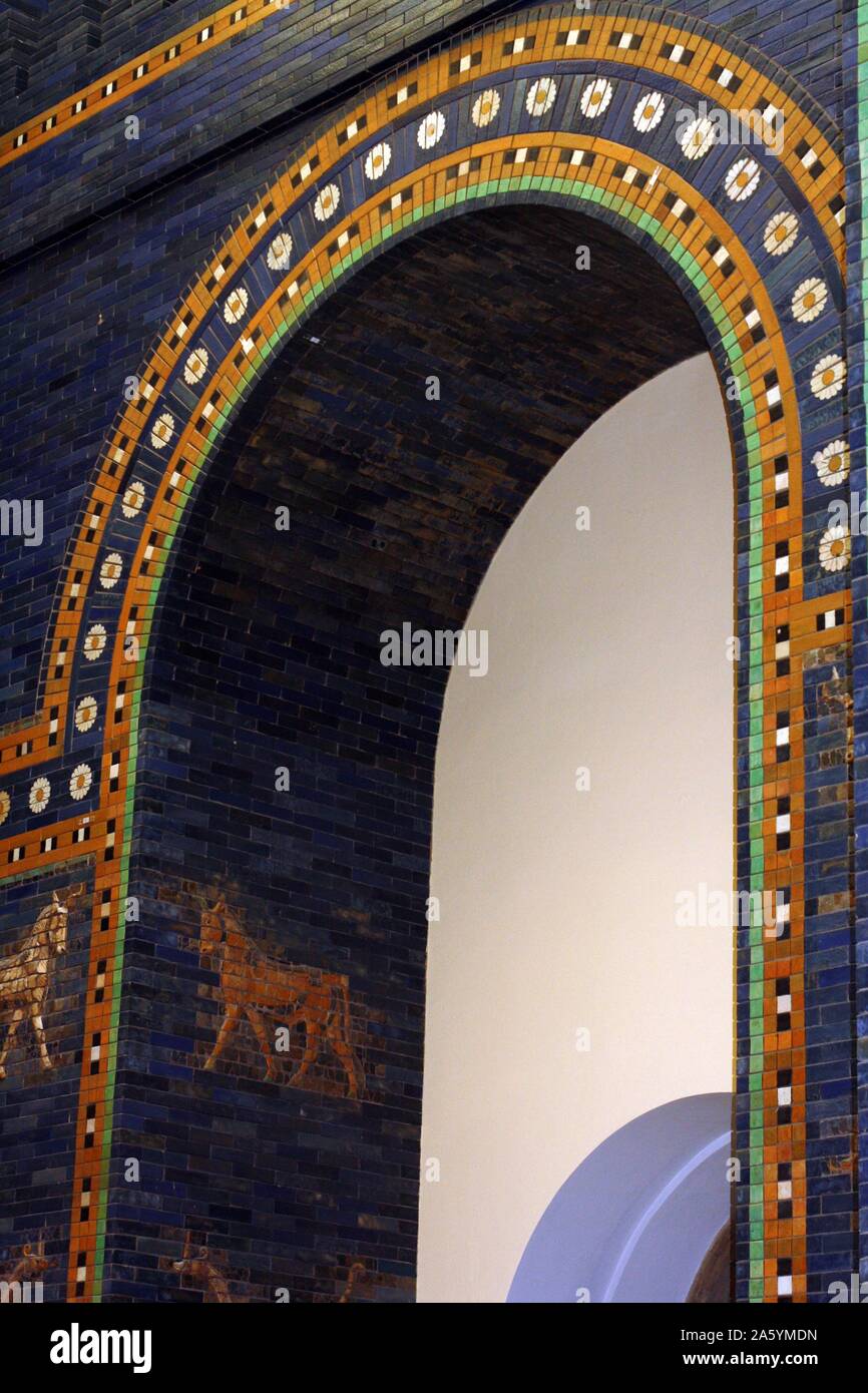 Les portes d'Ishtar, Babylone plus de détails montrant palms, les lions et les animaux. Banque D'Images