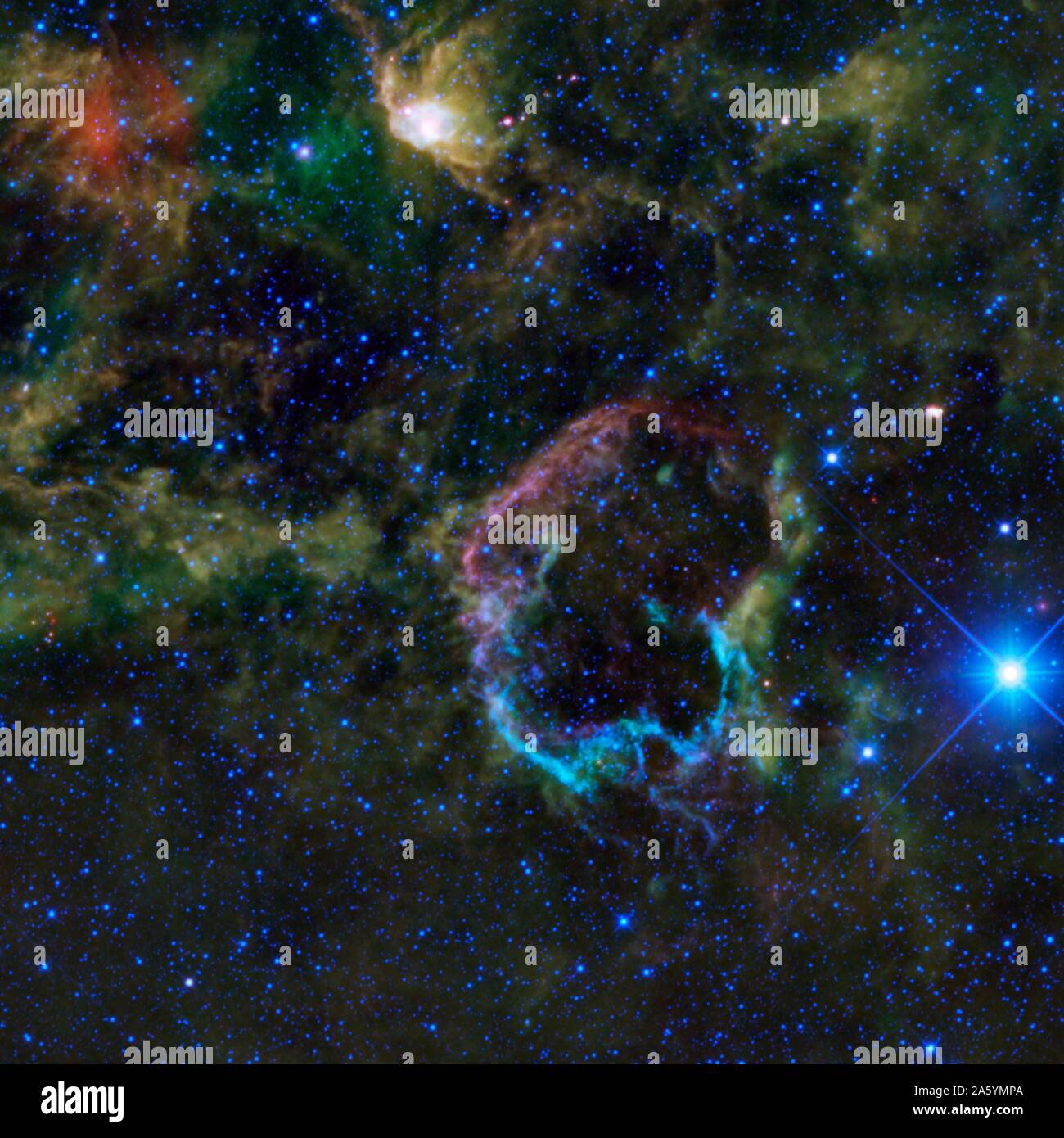 Curieusement cette nébuleuse colorée est l'IC 443 supernova comme vu par la NASA est sage. Aussi connu sous le nom de Nébuleuse de la méduse. Banque D'Images